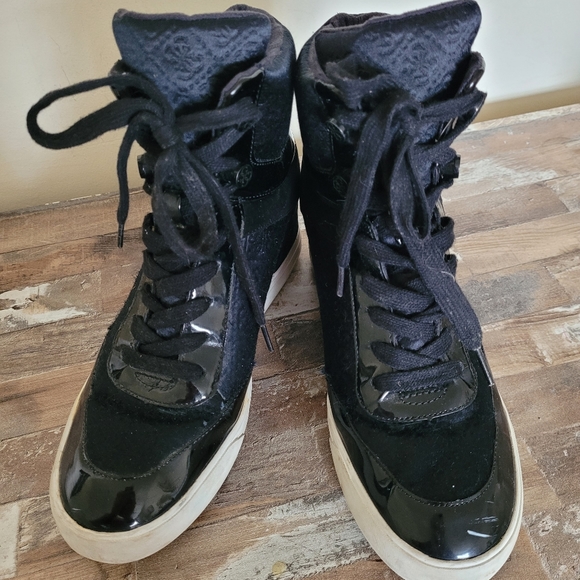 Guess high top wedge snickers - Picture 6 of 7